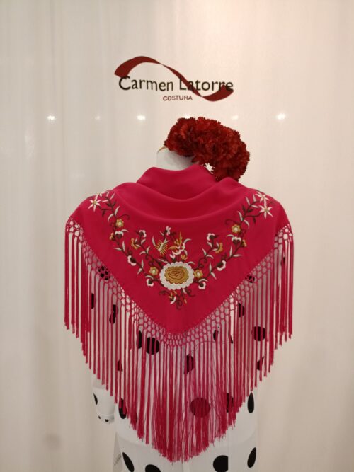 Mantoncillo de señora bordado fucsia
