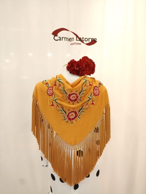 Mantoncillo de señora bordado mostaza