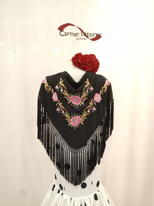Mantoncillo de señora bordado negro