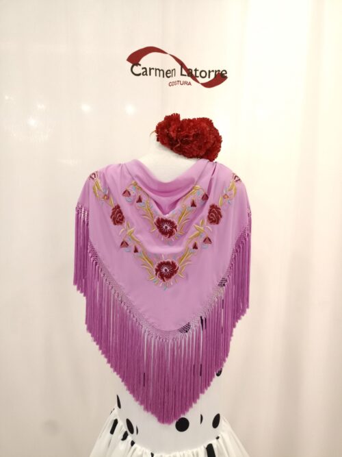 Mantoncillo de señora bordado malva
