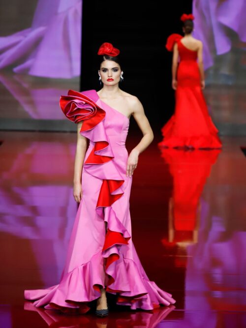 Vestido de flamenca cola con volante de capote