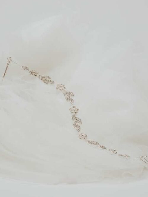 Adorno novia zirconitas