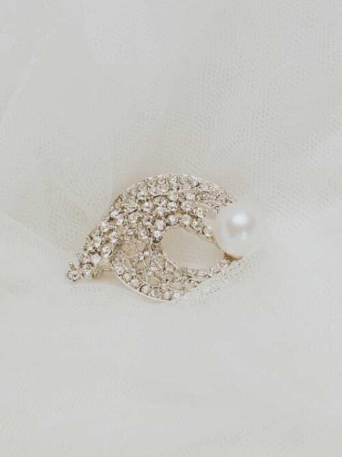 Broche mantilla perla