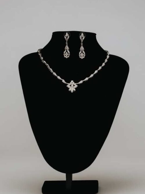 Conjunto pendiente y gargantilla rodio