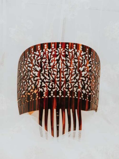 Peina mantilla carey baja