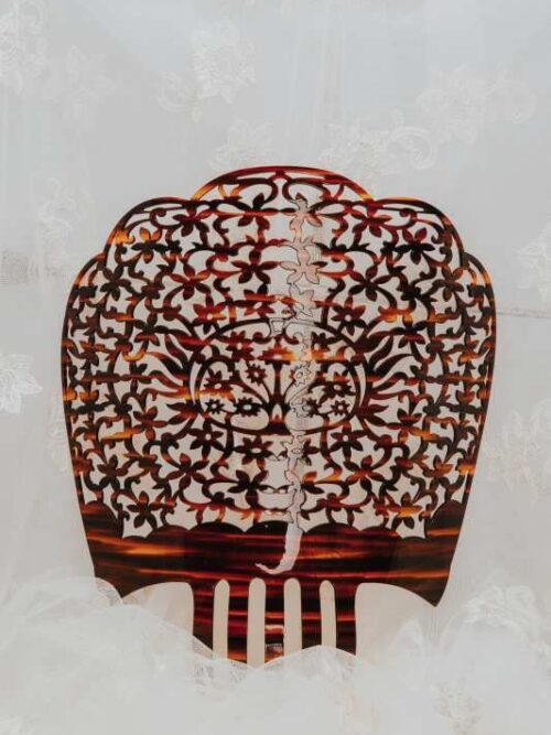 Peina mantilla carey hojas de acanto