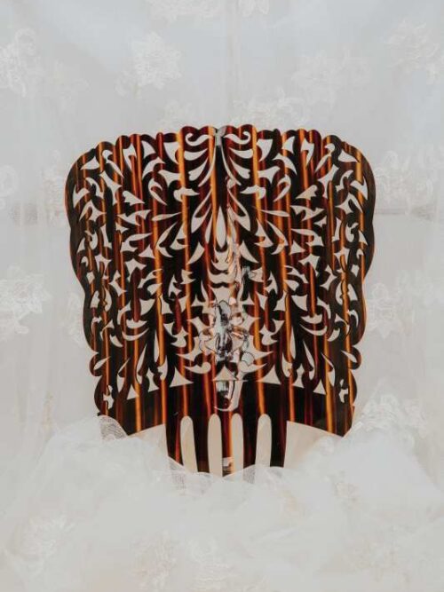 Peina mantilla carey custodia