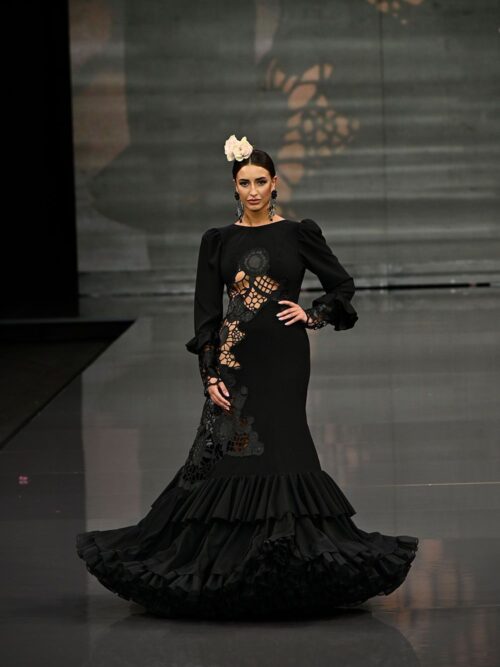 Vestido negro encaje lateral