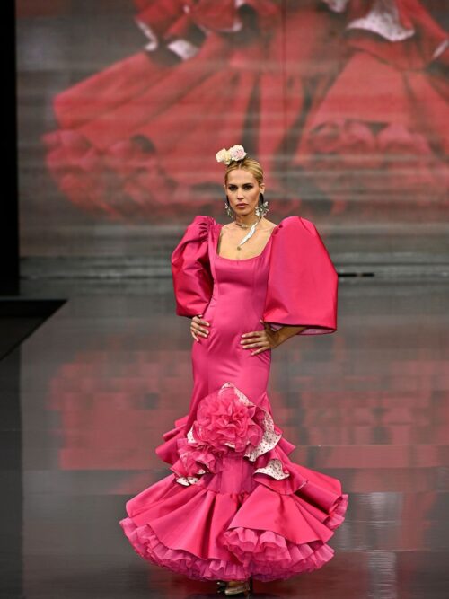 Vestido rosa mangas volumen