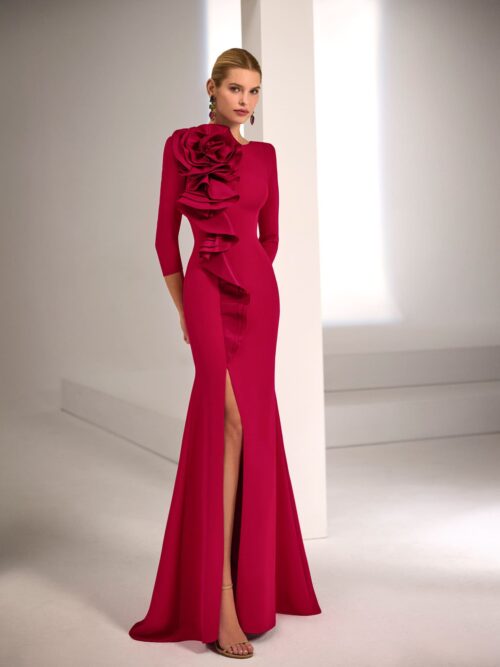 Vestido largo de crepé con escote barco